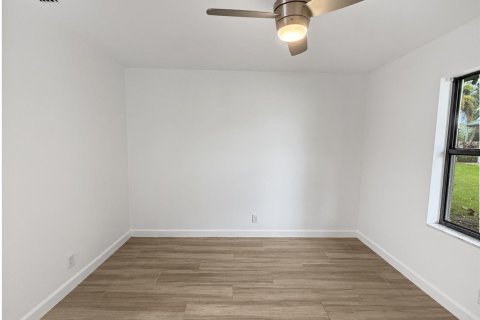 House in Royal Palm Beach, Florida 3 bedrooms, 131.83 sq.m. № 2399889 - photo 21