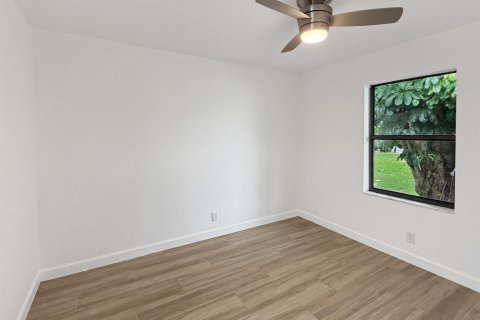 House in Royal Palm Beach, Florida 3 bedrooms, 131.83 sq.m. № 2399889 - photo 25