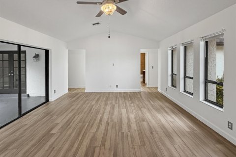 House in Royal Palm Beach, Florida 3 bedrooms, 131.83 sq.m. № 2399889 - photo 4