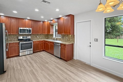 House in Royal Palm Beach, Florida 3 bedrooms, 131.83 sq.m. № 2399889 - photo 10