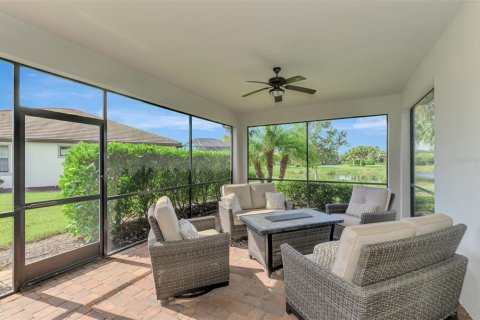 House in Sarasota, Florida 2 bedrooms, 143.81 sq.m. № 1898924 - photo 2