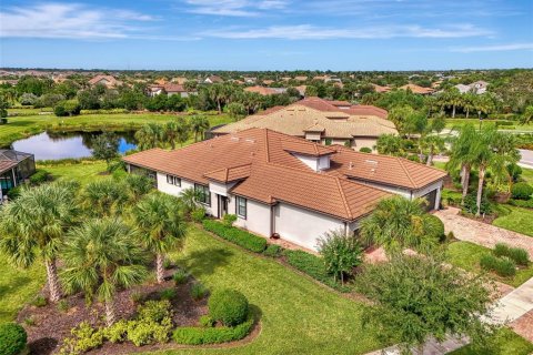 House in Sarasota, Florida 2 bedrooms, 143.81 sq.m. № 1898924 - photo 1