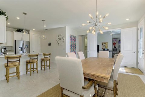House in Sarasota, Florida 2 bedrooms, 143.81 sq.m. № 1898924 - photo 8