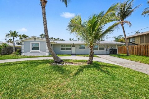 House in Palmetto, Florida 3 bedrooms, 130.62 sq.m. № 2224635