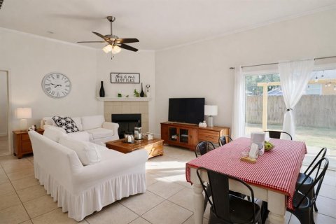 Villa ou maison à louer à Newberry, Floride: 4 chambres, 136.01 m2 № 2376705 - photo 5