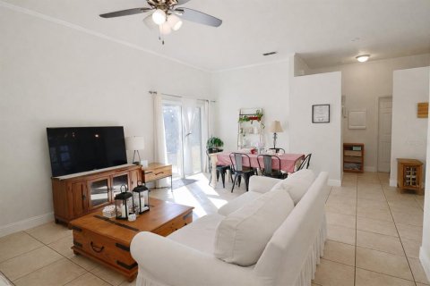 Villa ou maison à louer à Newberry, Floride: 4 chambres, 136.01 m2 № 2376705 - photo 4