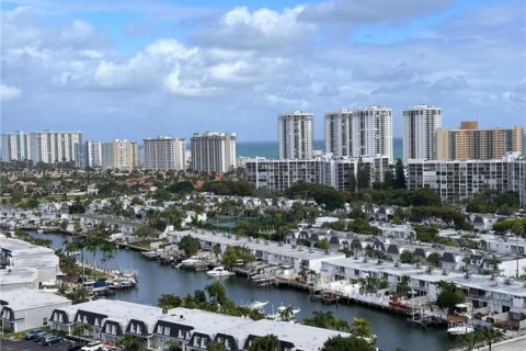 Copropriété à vendre à Hallandale Beach, Floride: 2 chambres, 130.06 m2 № 2001850 - photo 3