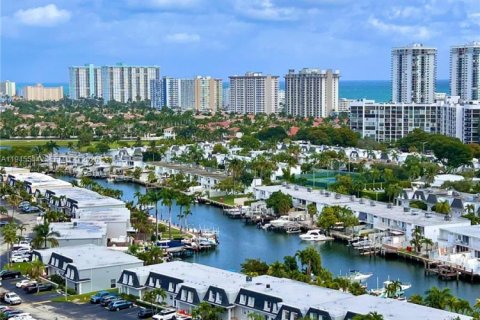 Copropriété à vendre à Hallandale Beach, Floride: 2 chambres, 130.06 m2 № 2001850 - photo 2