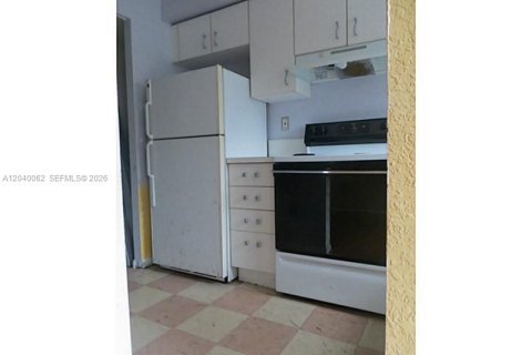 Купить таунхаус в Майами, Флорида 2 спальни, 86.4м2, № 2086411 - фото 7