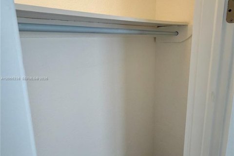 Condo in Miami Beach, Florida, 1 bedroom  № 2264932 - photo 17