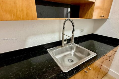 Condo in Miami Beach, Florida, 1 bedroom  № 2264932 - photo 9
