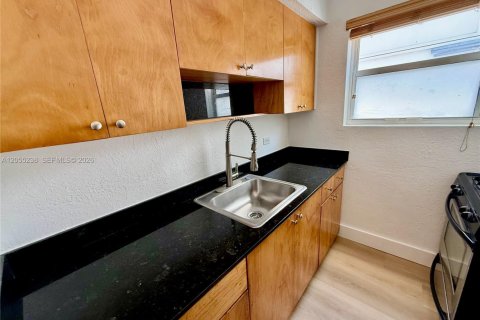Condo in Miami Beach, Florida, 1 bedroom  № 2264932 - photo 11