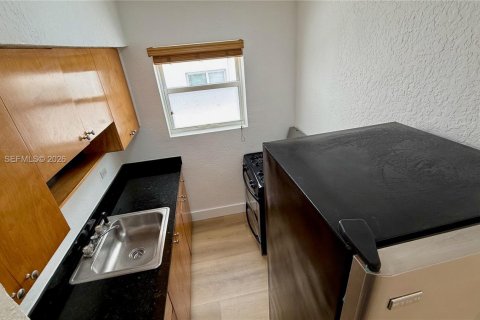 Condo in Miami Beach, Florida, 1 bedroom  № 2264932 - photo 10