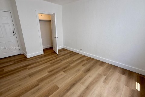 Condo in Miami Beach, Florida, 1 bedroom  № 2264932 - photo 13