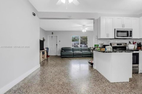 Immobilier commercial à vendre à Miami, Floride: 246.19 m2 № 2088378 - photo 8