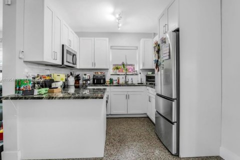 Immobilier commercial à vendre à Miami, Floride: 246.19 m2 № 2088378 - photo 12