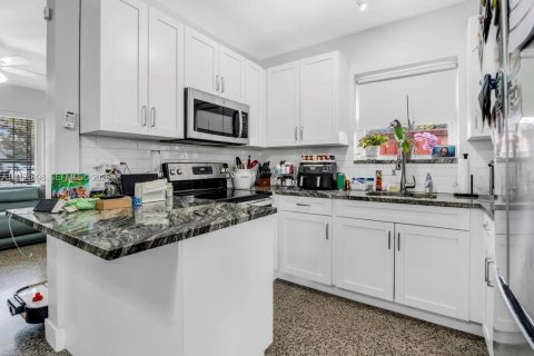Immobilier commercial à vendre à Miami, Floride: 246.19 m2 № 2088378 - photo 14
