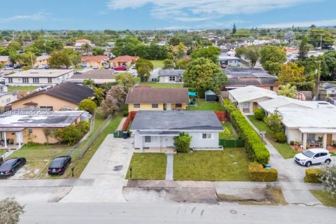 Immobilier commercial à Miami, Floride 246.19 m2 № 2088378