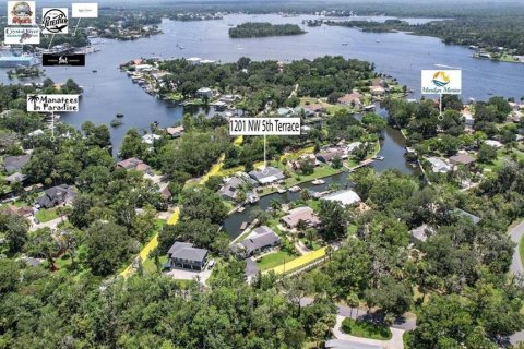 Casa en venta en Crystal River, Florida, 3 dormitorios, 184.13 m2 № 1855483 - foto 1