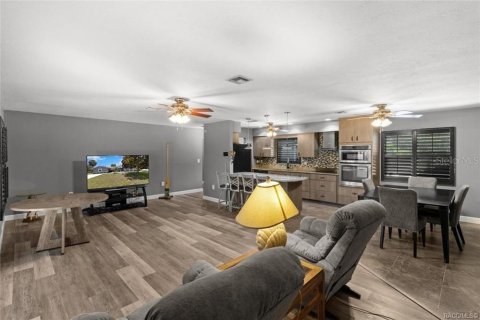 Casa en venta en Crystal River, Florida, 3 dormitorios, 184.13 m2 № 1855483 - foto 18