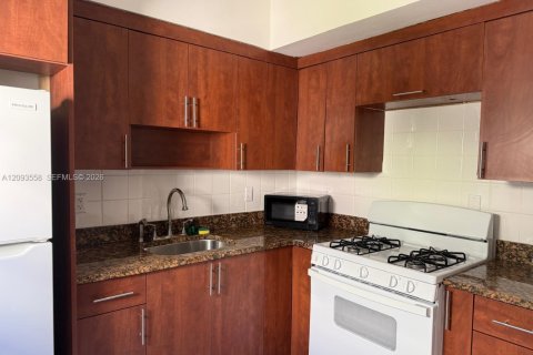 Villa ou maison à louer à Miami Beach, Floride: 578.97 m2 № 2400543 - photo 10