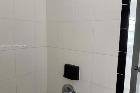 Villa ou maison à louer à Miami Beach, Floride: 578.97 m2 № 2400543 - photo 17