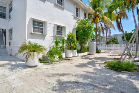 Villa ou maison à louer à Miami Beach, Floride: 578.97 m2 № 2400543 - photo 5