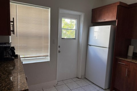 Villa ou maison à louer à Miami Beach, Floride: 578.97 m2 № 2400543 - photo 13
