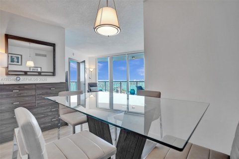 Condo in Miami, Florida, 2 bedrooms № 2169977 - photo 8