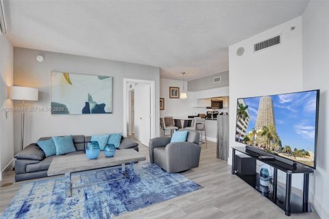 Condo in Miami, Florida, 2 bedrooms № 2169977 - photo 25