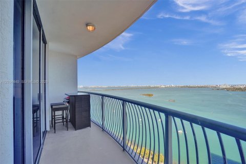 Condo in Miami, Florida, 2 bedrooms № 2169977 - photo 27