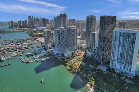 Condo in Miami, Florida, 2 bedrooms № 2169977 - photo 3