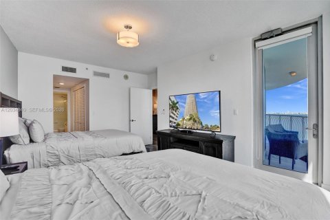 Condo in Miami, Florida, 2 bedrooms № 2169977 - photo 15