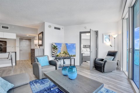 Condo in Miami, Florida, 2 bedrooms № 2169977 - photo 26