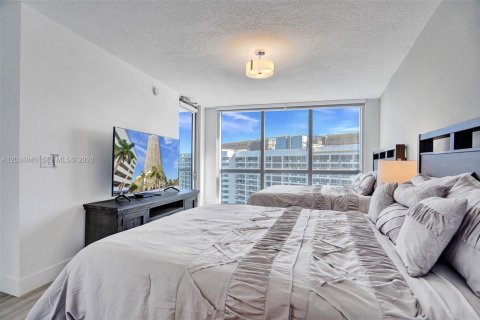 Condo in Miami, Florida, 2 bedrooms № 2169977 - photo 12