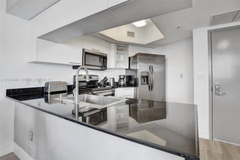Condo in Miami, Florida, 2 bedrooms № 2169977 - photo 7