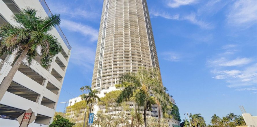 Condo in Miami, Florida, 2 bedrooms № 2169977