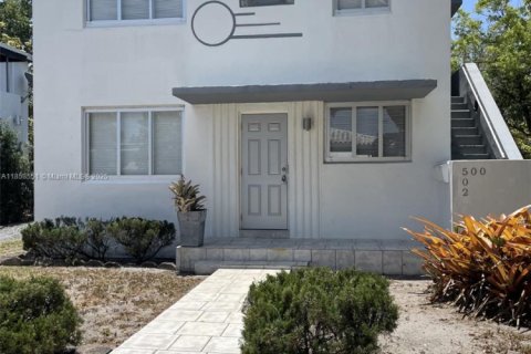 Снять в аренду квартиру в Майами, Флорида 2 спальни, 66.89м2, № 1882131 - фото 1