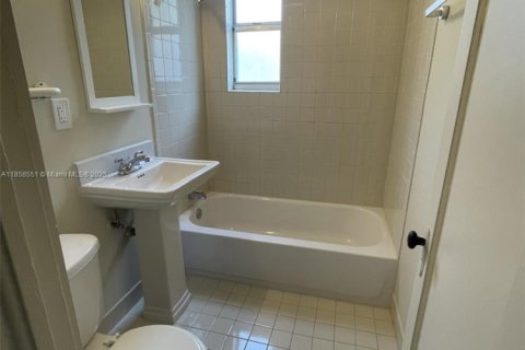 Снять в аренду квартиру в Майами, Флорида 2 спальни, 66.89м2, № 1882131 - фото 10