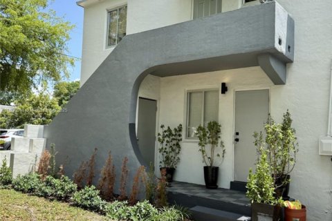 Снять в аренду квартиру в Майами, Флорида 2 спальни, 66.89м2, № 1882131 - фото 2