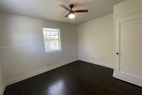 Снять в аренду квартиру в Майами, Флорида 2 спальни, 66.89м2, № 1882131 - фото 11