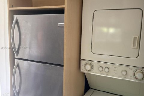 Снять в аренду квартиру в Майами, Флорида 2 спальни, 66.89м2, № 1882131 - фото 7