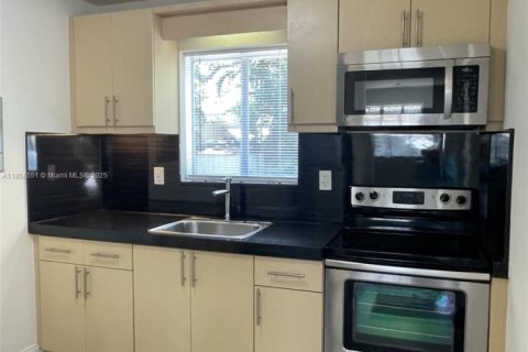 Снять в аренду квартиру в Майами, Флорида 2 спальни, 66.89м2, № 1882131 - фото 4