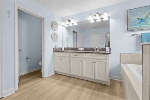 House in Land O' Lakes, Florida 4 bedrooms, 216.83 sq.m. № 1906976 - photo 24