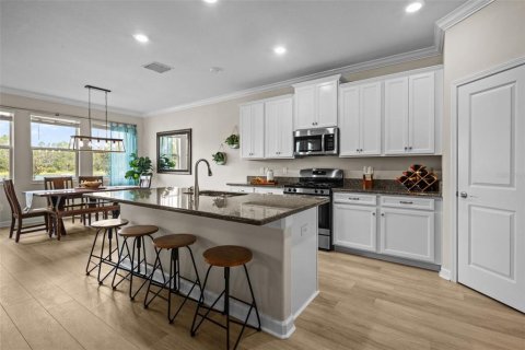 House in Land O' Lakes, Florida 4 bedrooms, 216.83 sq.m. № 1906976 - photo 13