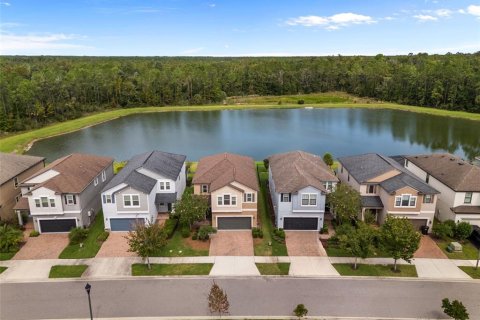 House in Land O' Lakes, Florida 4 bedrooms, 216.83 sq.m. № 1906976 - photo 2