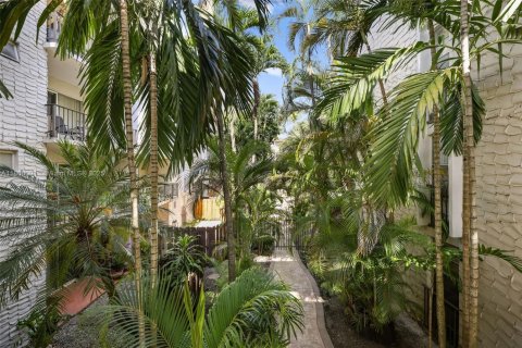 Condo in Pinecrest, Florida, 1 bedroom  № 1897199 - photo 24
