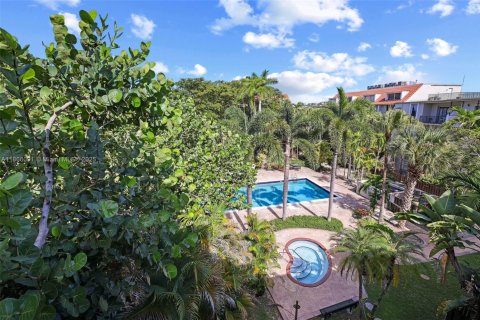 Condo in Pinecrest, Florida, 1 bedroom  № 1897199 - photo 25