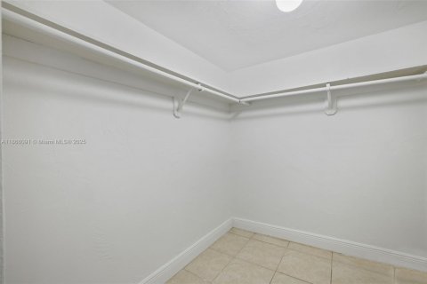 Condo in Pinecrest, Florida, 1 bedroom  № 1897199 - photo 21