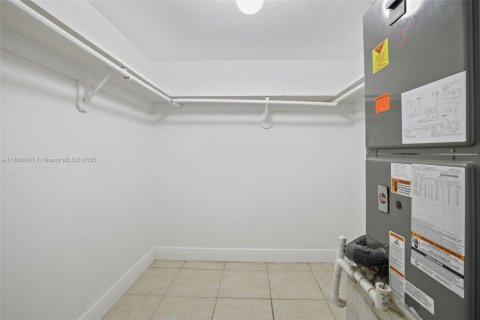 Condo in Pinecrest, Florida, 1 bedroom  № 1897199 - photo 22